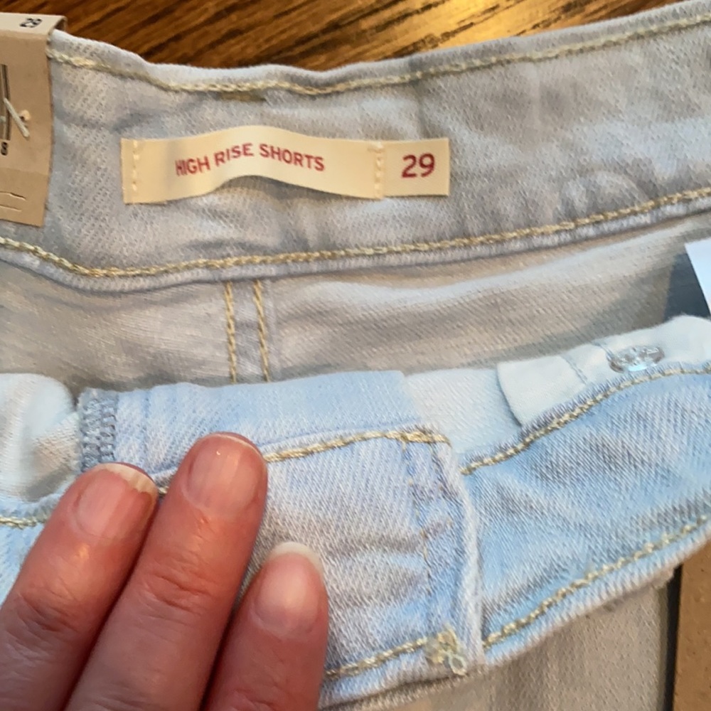 Levi’s high rise shorts size 29 - Picture 3 of 6